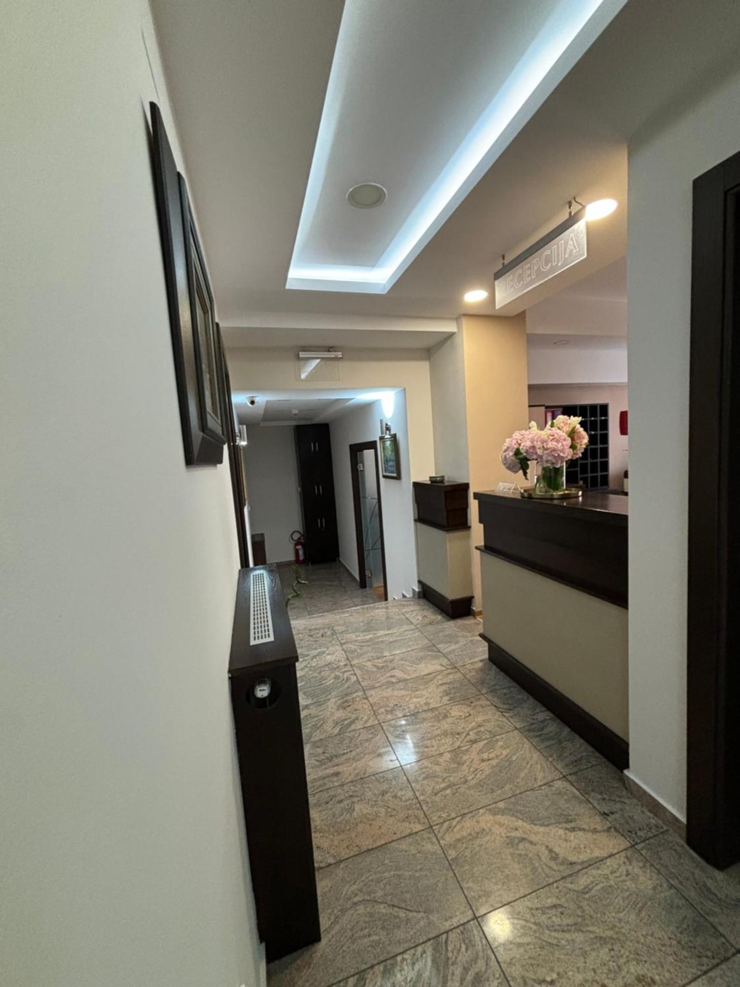 مبيت وإفطار سريمسكا ميتروفيكا Atrium المظهر الخارجي الصورة