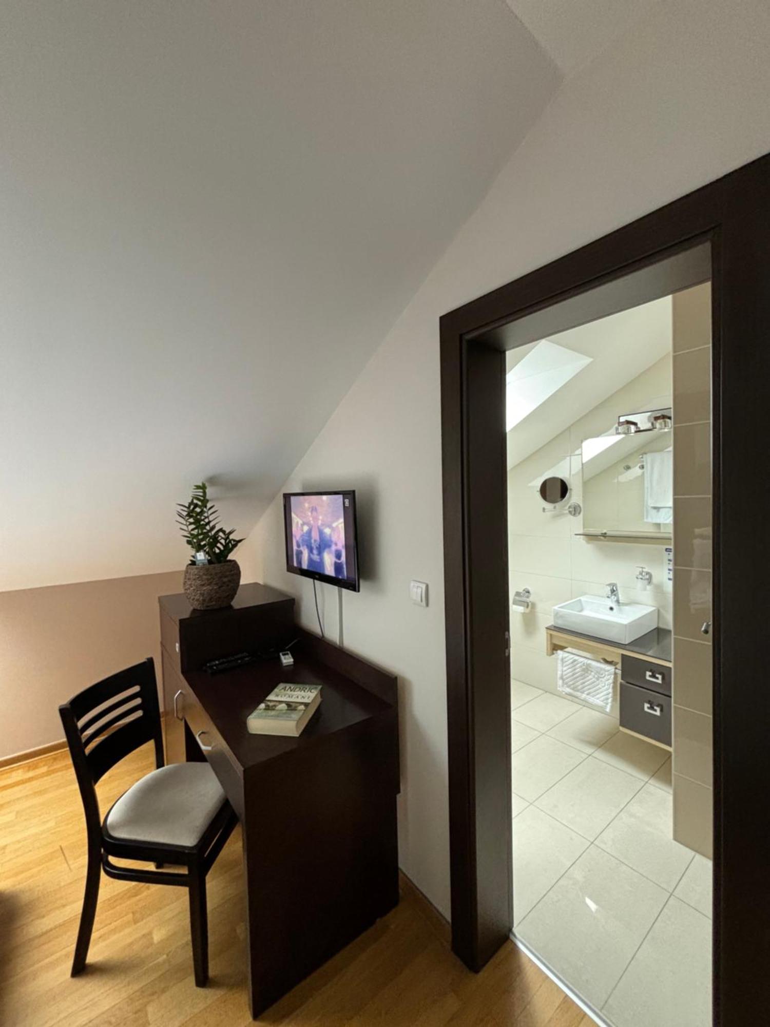 مبيت وإفطار سريمسكا ميتروفيكا Atrium المظهر الخارجي الصورة