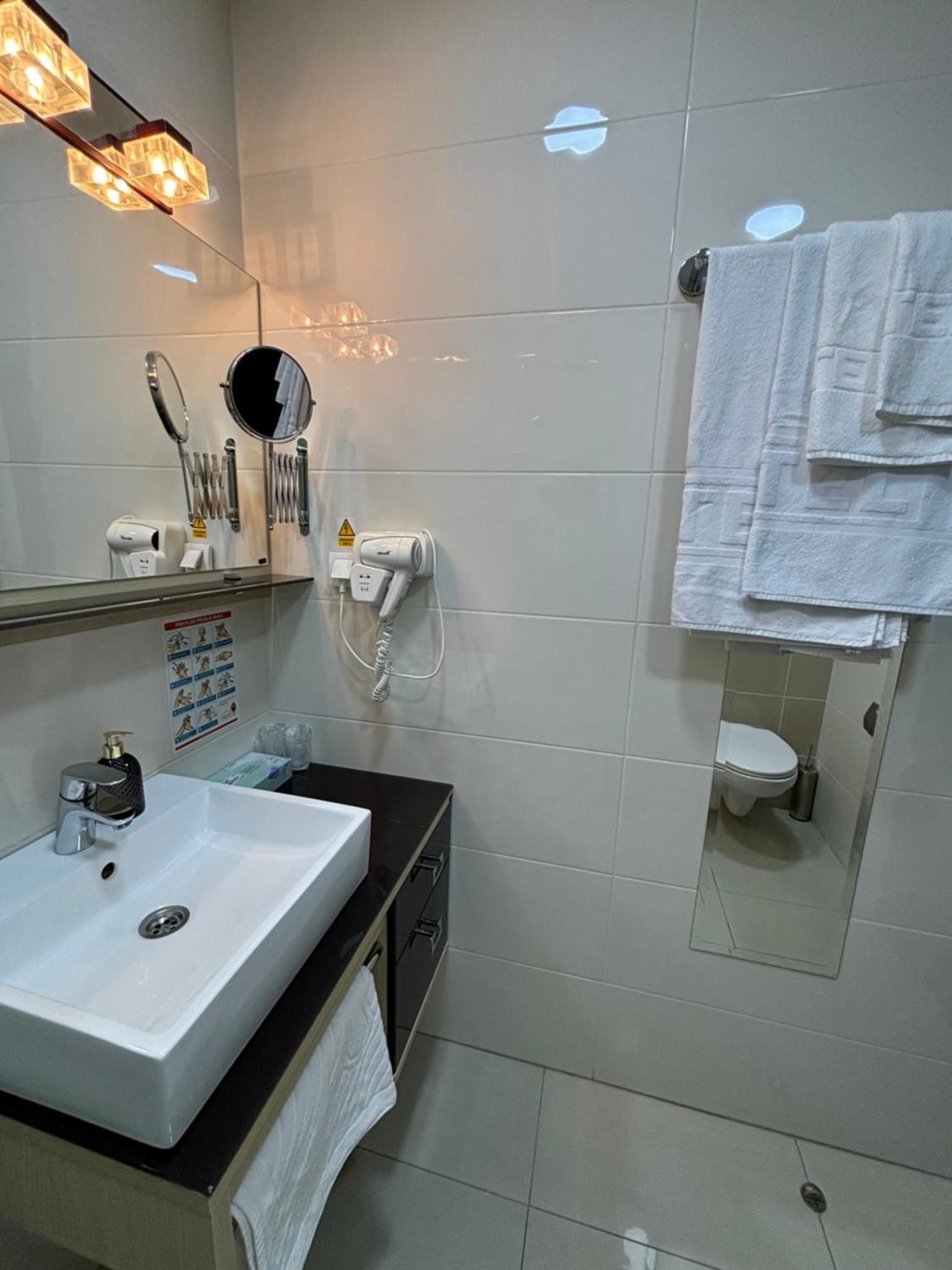 مبيت وإفطار سريمسكا ميتروفيكا Atrium المظهر الخارجي الصورة
