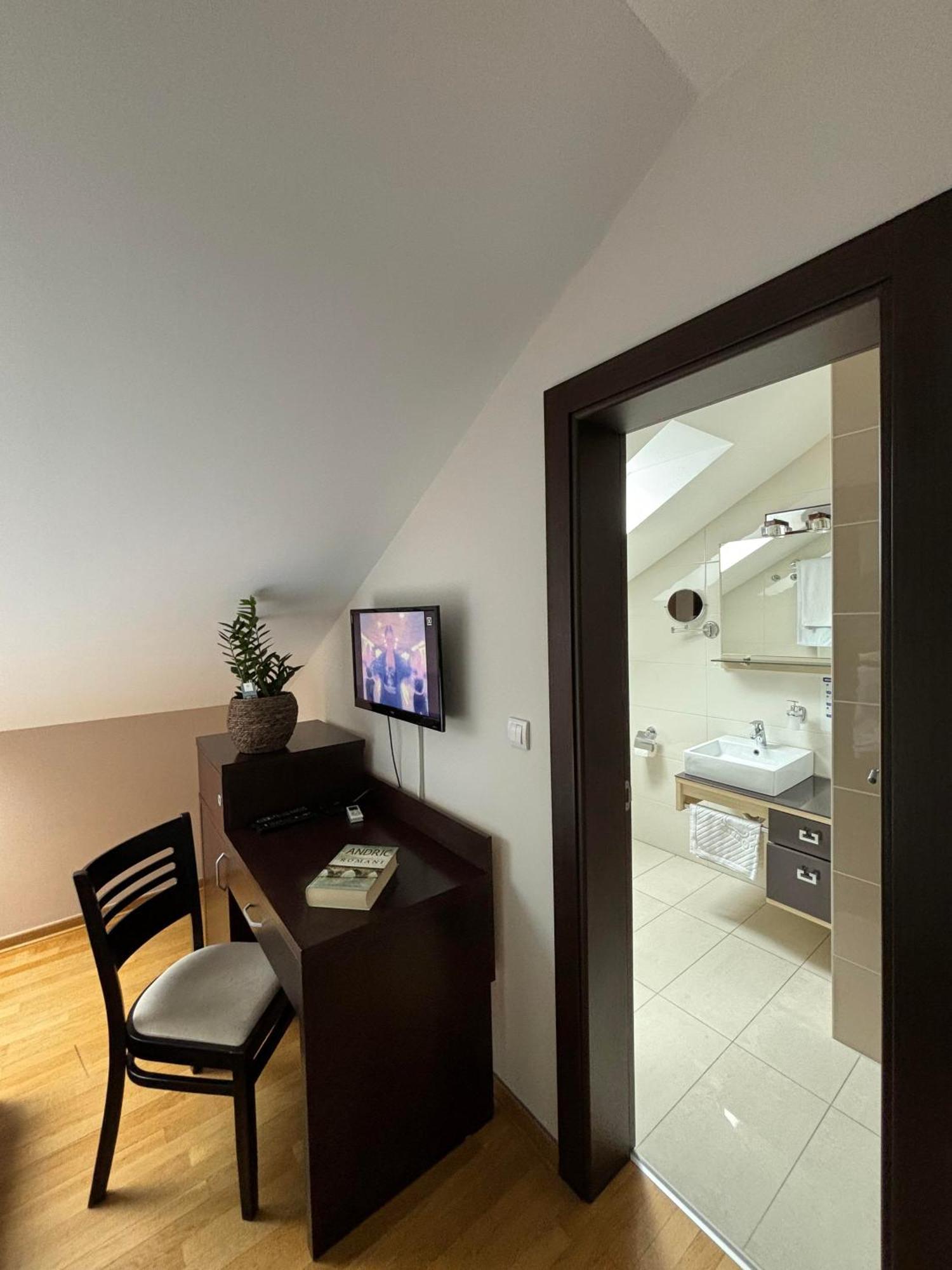 مبيت وإفطار سريمسكا ميتروفيكا Atrium المظهر الخارجي الصورة