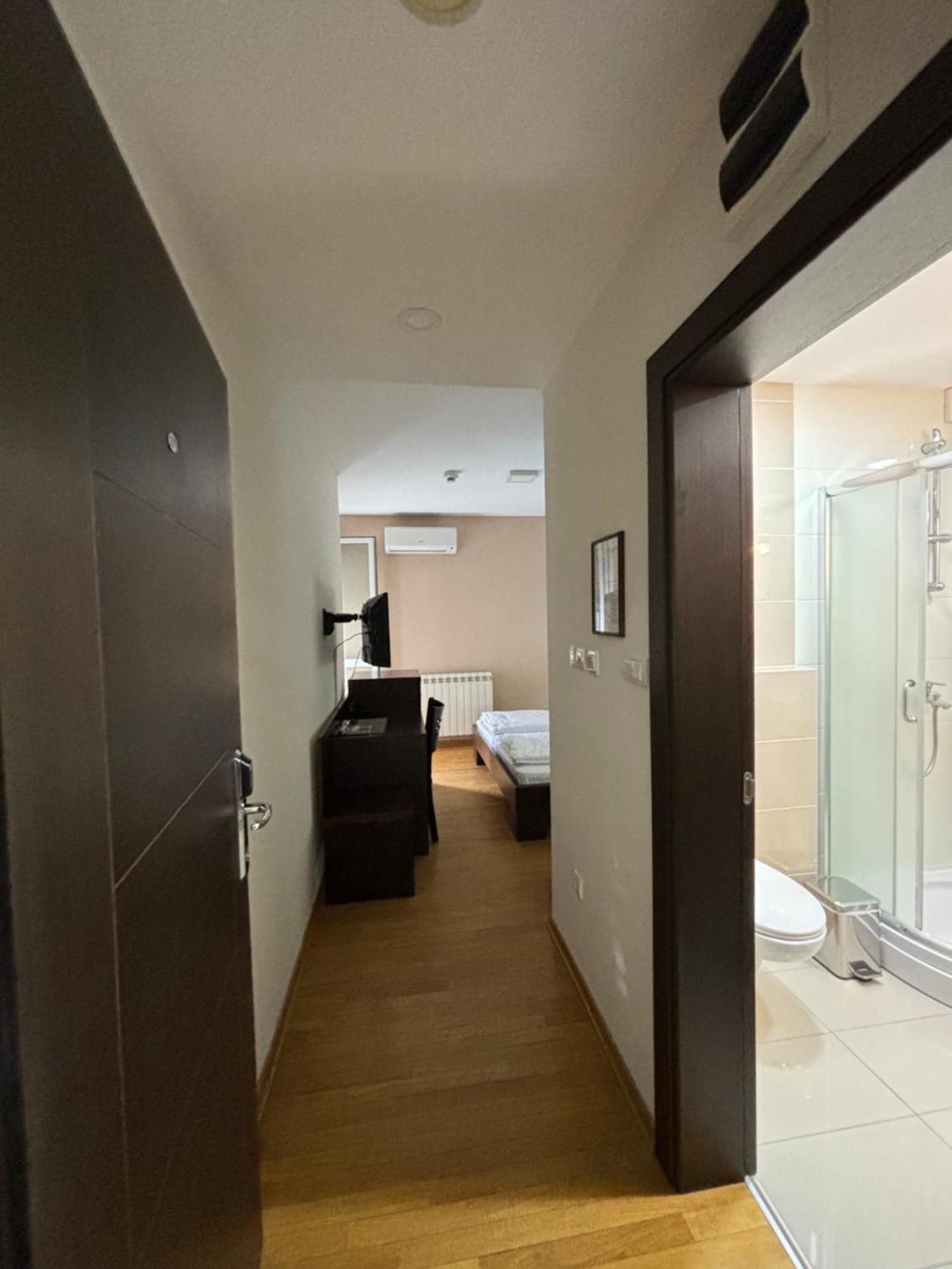 مبيت وإفطار سريمسكا ميتروفيكا Atrium المظهر الخارجي الصورة